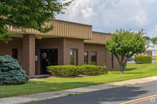 Summit School of The Poconos has a student teacher ratio of 7 to 1.