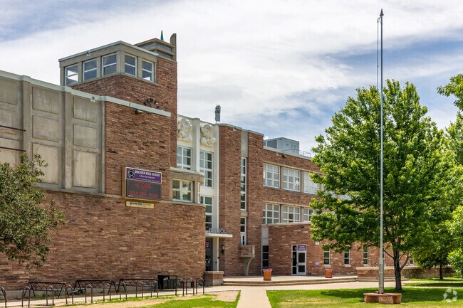 2,139 students attend Boulder High School.