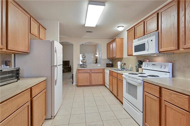 3547 Paloma Ridge Dr, College Station, TX 77845 - photo 6