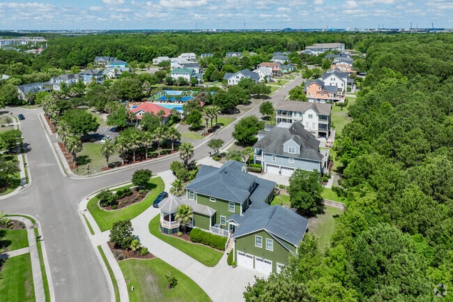 Discover Charleston living with unique styles of homes with amenities in Wando.
