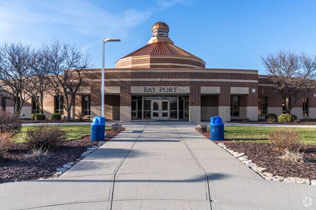 Bay Port High School has 1,928 students and earns an A grade on Niche.