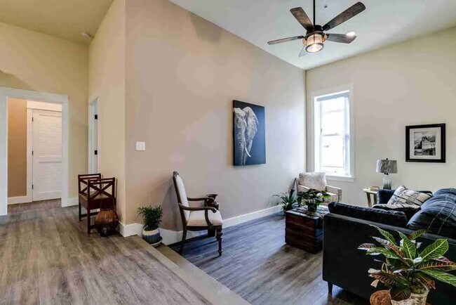 607 E Main St unit 206, Cottage Grove, OR 97424 - photo 3