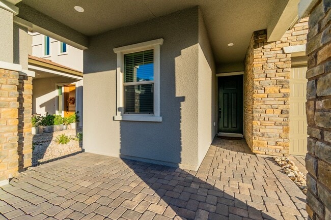 584 La Vis Acrs Ln, Las Vegas, NV 89138 - photo 2