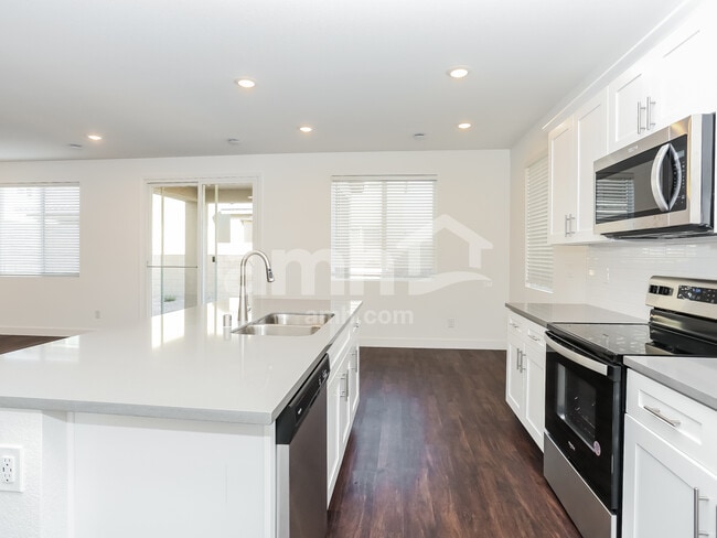 8944 Tiger Tooth Ave, Las Vegas, NV 89178 - photo 3