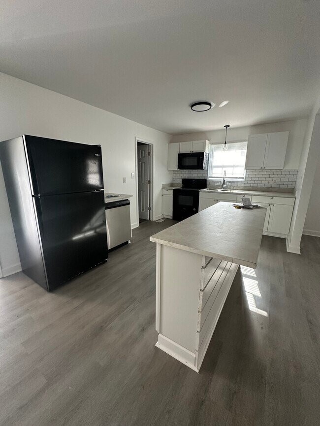 4203 David St, Fayetteville, NC 28304