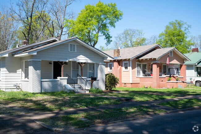 Some subdivisions have smaller more cozy homes in the Central Park neighborhood.