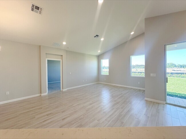 5286 Teirgarten St, Saint Cloud, FL 34771 - photo 7