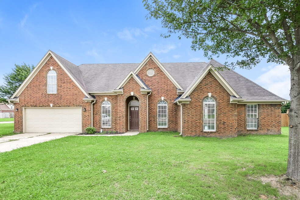 8359 Olivia Ln, Southaven, MS 38672 - photo 1