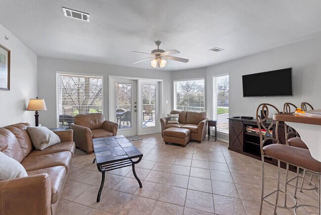 730 E Mather St unit FL1-ID1351230P, New Braunfels, TX 78130 - photo 6