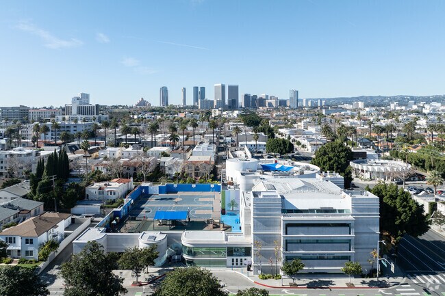 Harkham Hillel Hebrew Academy is A private Jewish school and has 558 students.