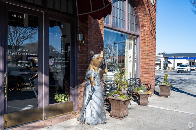This ceramic pig is ready to bring order in downtown Lexington, NC.