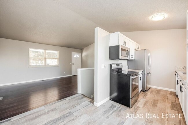 2115 Bainbridge Rd, Colorado Springs, CO 80916 - photo 4