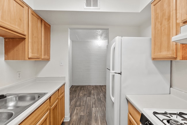 Bella Vista Apartments, Phoenix, AZ 85009 - photo 3