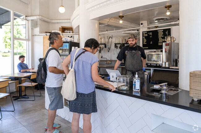 With its welcoming vibe and quality coffee, Highlight has become a favorite hangout spot in Glendale’s coffee scene.