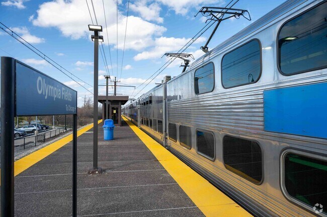 The Metra is a great way to go to downtown Chicago from Olympia Fields without the busy traffic.