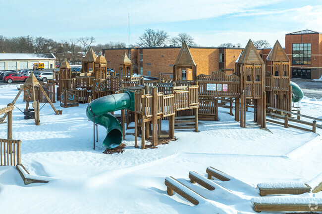 Your kids will enjoy learning in the inspiring atmosphere of Mokena Elementary School.