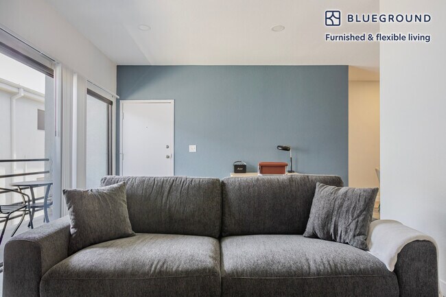 711 N Sweetzer Ave unit FL2-ID1382, Los Angeles, CA 90069 - photo 2