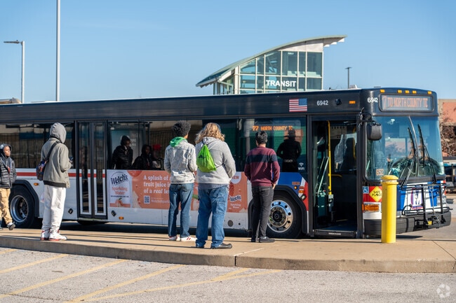 The North Hanley bus station provides Bel-Ridge residents easy access all around the city.