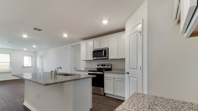 18512-A High Flyer Way, Manor, TX 78653 - photo 5