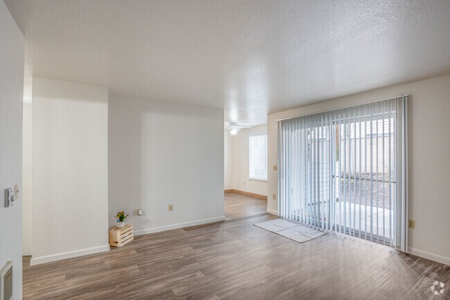 Windsor Manor Apartments, Portland, OR 97233 - photo 2