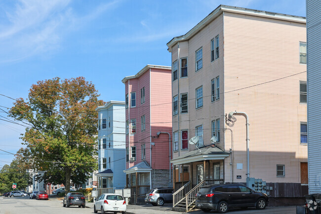 Downtown Lewiston streets are filled with bright sunlight.