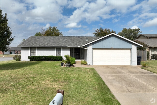Colorful ranch style homes create a natural beauty within Chisholm Creek.
