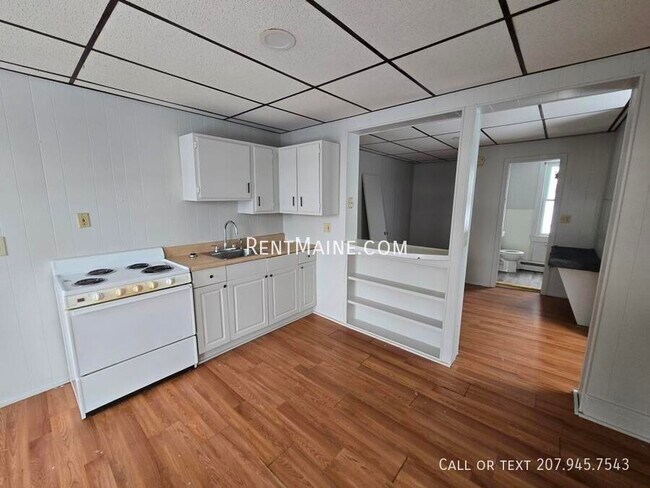 23-25 4th St unit 1, Bangor, ME 04401 - photo 2