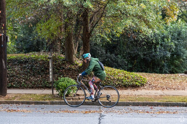 The streets of Boulevard are flat and great for cyclists and joggers alike.