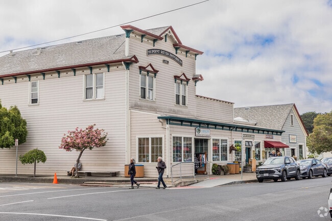 Downtown Point Reyes has an old western vibe with lots of cafes and shopping.