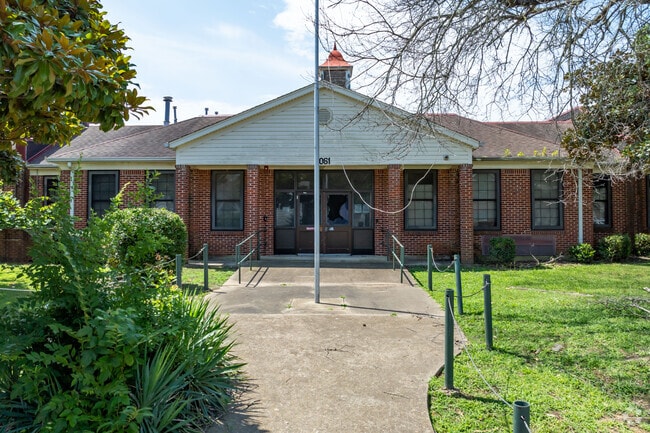 Magnolia Elementary in Memphis maintains a student-teacher ratio of 13:1.