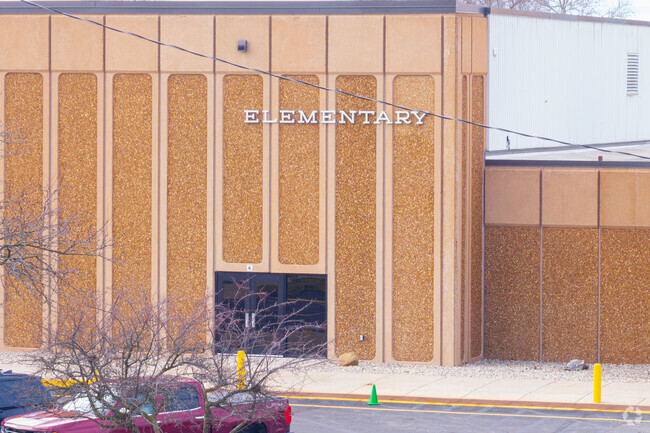 Churubusco Elementary School receives an overall Niche grade of B.
