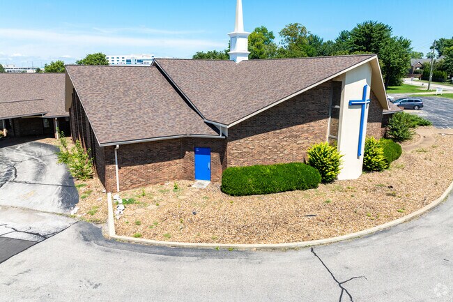 The student population of Evansville Christian School is 847.