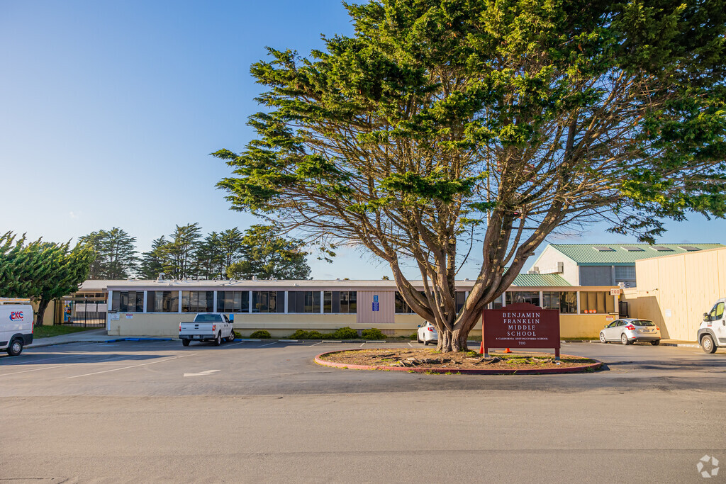Benjamin Franklin Middle School sits in the middle of West Lake and is a California distinguished school.