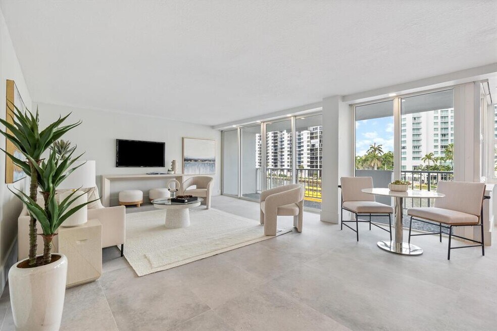 Sunrise East Condominium unit 4C, Fort Lauderdale, FL 33304 - photo 1