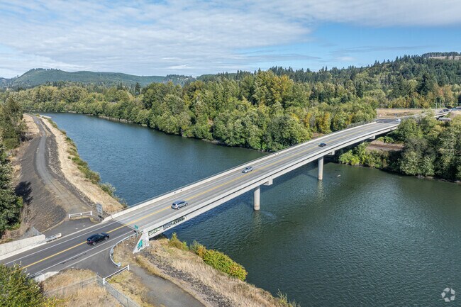 The Lexington Bridge crosses the Cowlitz River and connects the neighborhood to Interstate 5.