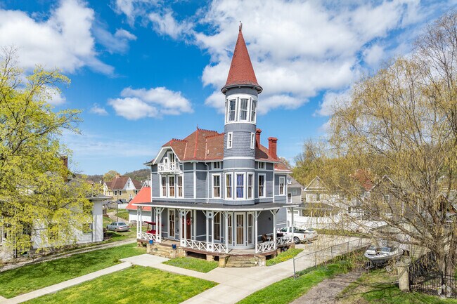 Historic homes are located close to the center of Ironton, Ohio.
