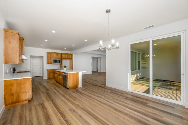 1092 Timber Ridge Loop, Klamath Falls, OR 97601 - photo 5