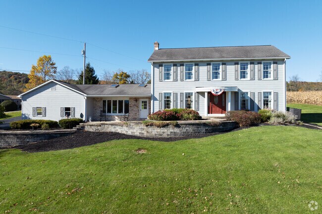 The median lot size in Worth is 83,199 square feet.