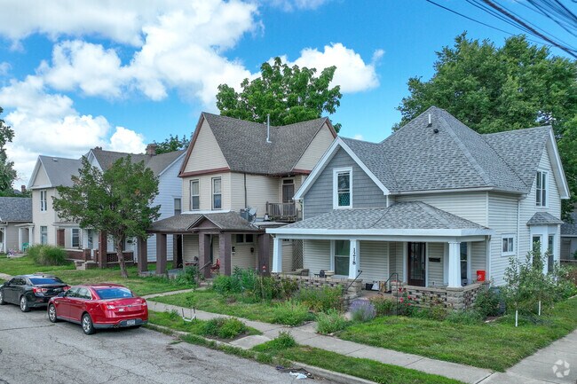 Rows of colorful historic homes are common in Licnoln.