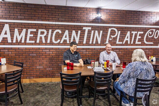 Elwood residents enjoy a lunch at The Tin Plate.