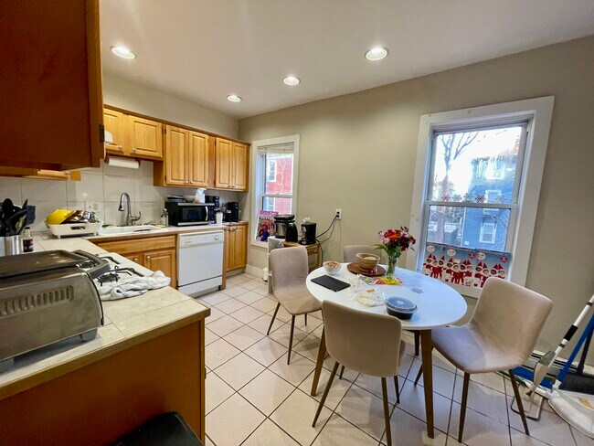 1 Torpie St unit 2, Roxbury Crossing, MA 02120 - photo 2