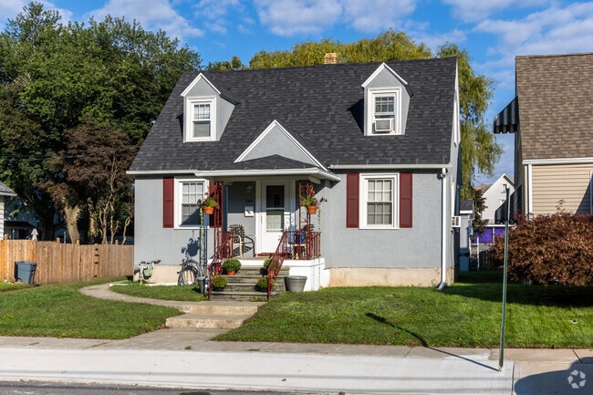 Cape Cod home with stucco and newer shingle roof in the Providence neighborhood.