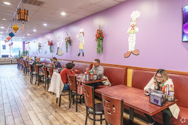 Pho Viet Royal in the Lehigh Shopping Center is a favorite of Midway Manor folks.