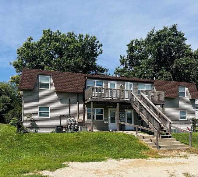 502 N Johnson St unit 1, Parkersburg, IA 50665 - photo 6