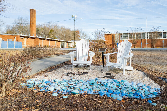 The student-teacher ratio at Trindale Elementary School is 14:1.