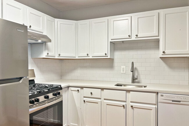 126-132 N. Elmwood Ave. and 418-426 Lake St., Oak Park, IL 60302 - photo 4