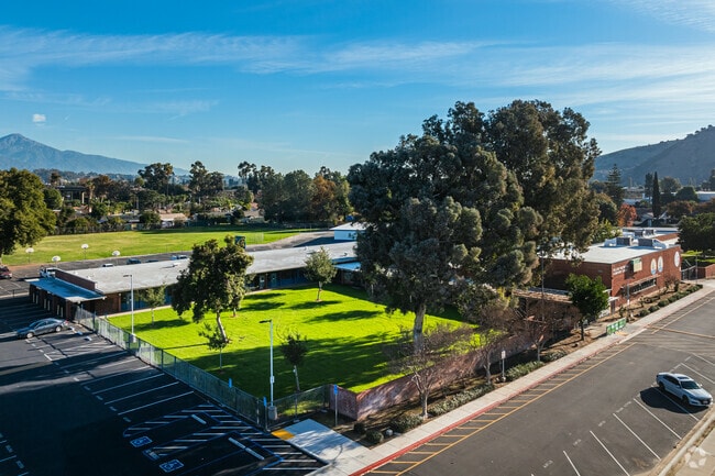 Kellogg Polytechnic Elementary School is public and serves students in grades K-6.