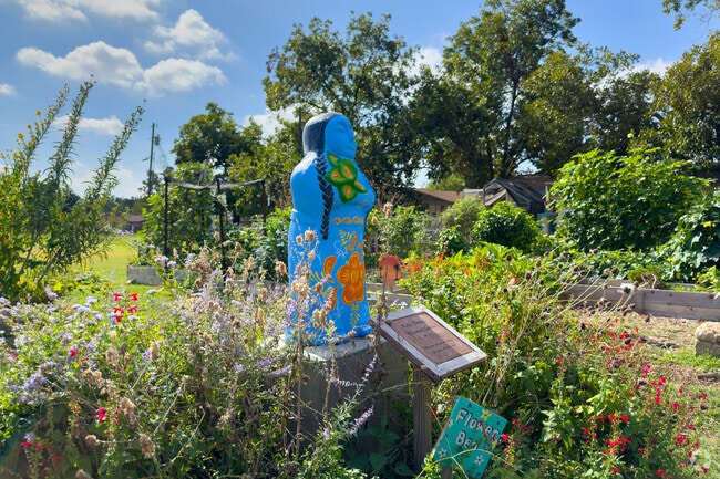 Explore Killeen/Fort Cavazos community gardens.