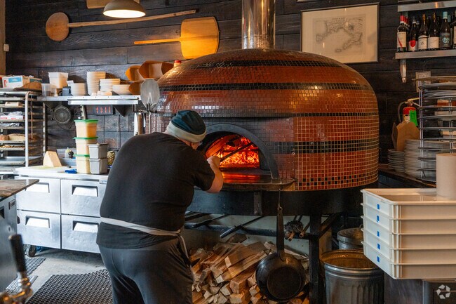 Pizzeria Otto’s mouthwatering scent makes it a must-visit in Roseway.