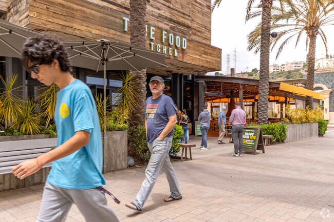 There are many places to grab great food near Serra Mesa.